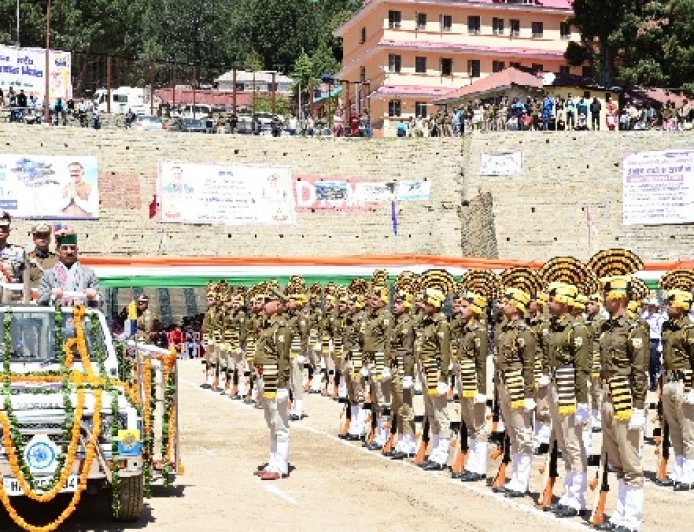 राज्य स्तरीय हिमाचल दिवस अवसर पर मुख्यमंत्री ने फहराया राष्ट्रीय ध्वज
