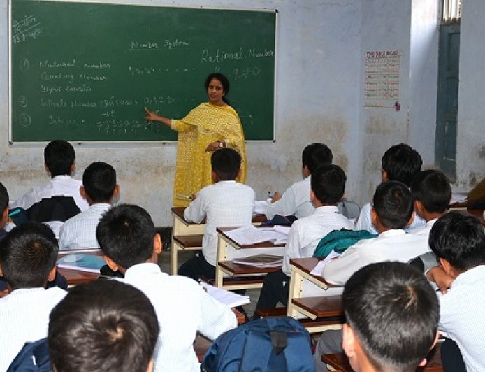 सरकारी स्कूलों में सीबीएसई के प्रति भारी उत्साह, मंडी में 12 हजार से अधिक बच्चों ने लिया प्रवेश