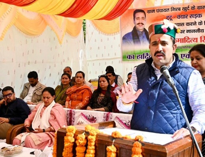 प्रदेश में सड़कों पर व्यय हो रहे 6000 करोड़ : विक्रमादित्य सिंह