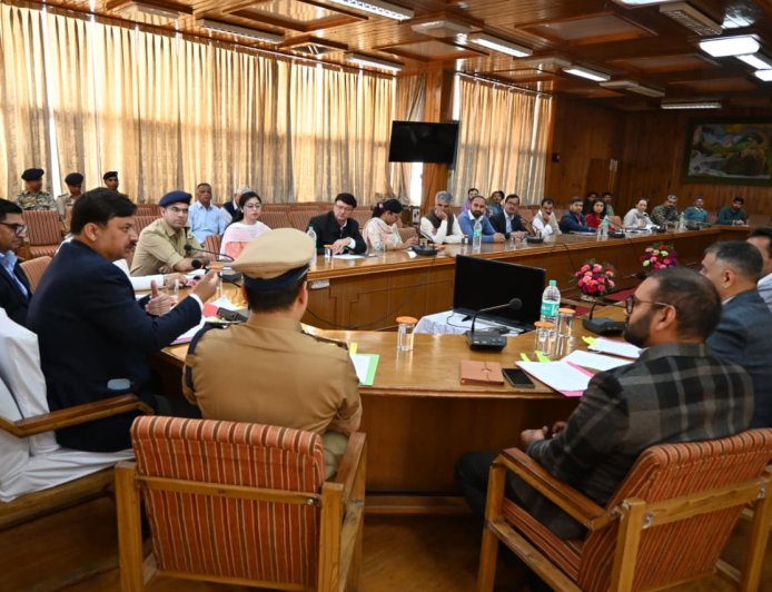 राष्ट्रपति के प्रवास की तैयारियों में जुटा प्रशासन , डीसी ने अधकारियों के साथ की बैठक , 27 को शिमला आएगी महामहिम