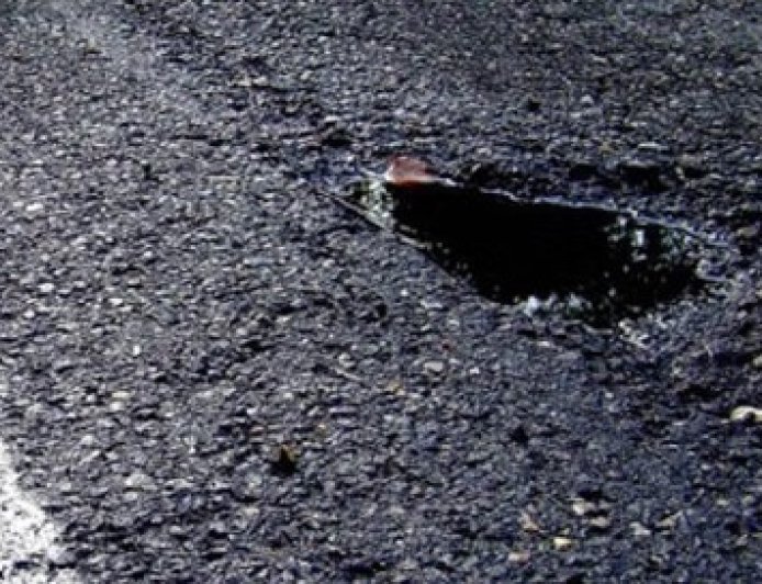 कच्चे तेल की कमी और महंगी माल ढुलाई के कारण तारकोल की कीमतों में उछाल 