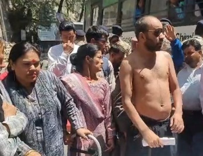 शिमला में दृष्टिहीन संघ ने अपनी मांगों को लेकर संगठन के सदस्यों ने प्रदेश सचिवालय के बाहर दिया धरना-प्रदर्शन 