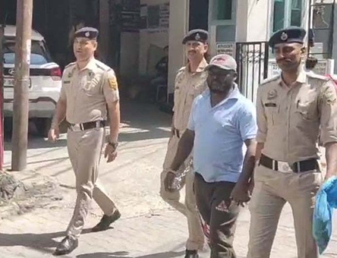 पुलिस ने दिल्ली से गिरफ्तार किया विदेशी ड्रग तस्कर , अंतर्राष्ट्रीय गिरोह से जुड़े है तार