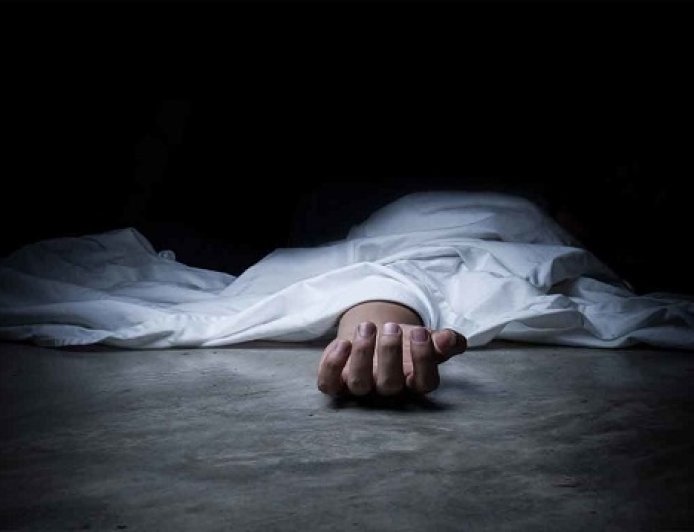 उल्टी करने कार से नीचे उतरी थी महिला, पहाड़ी से काल बनकर गिरा पत्थर, मौत