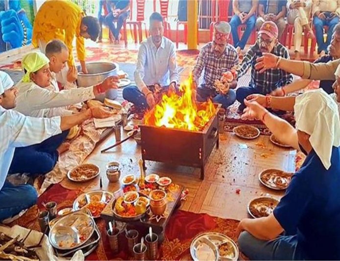 भगवान इंद्रुनाग के दरबार पहुंचे HPCA पदाधिकारी, IPL और वनडे मैचों के सफल आयोजन की मांगी दुआ