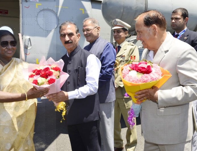 राष्ट्रपति द्रौपदी मुर्मू के शिमला आगमन पर हुआ भव्य स्वागत