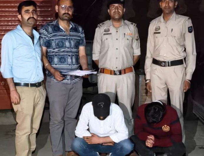 पच्छाद में पुलिस ने कार से बरामद किया 0.70 ग्राम चिट्टा, दो गिरफ्तार