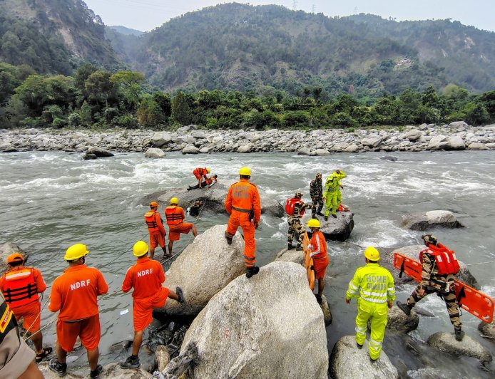 रावी नदी में बाढ़ के खतरे के आधार पर किया गया राहत एवं बचाव कार्य, त्वरित आपातकालीन प्रतिक्रिया को लेकर मॉक ड्रिल आयोजित