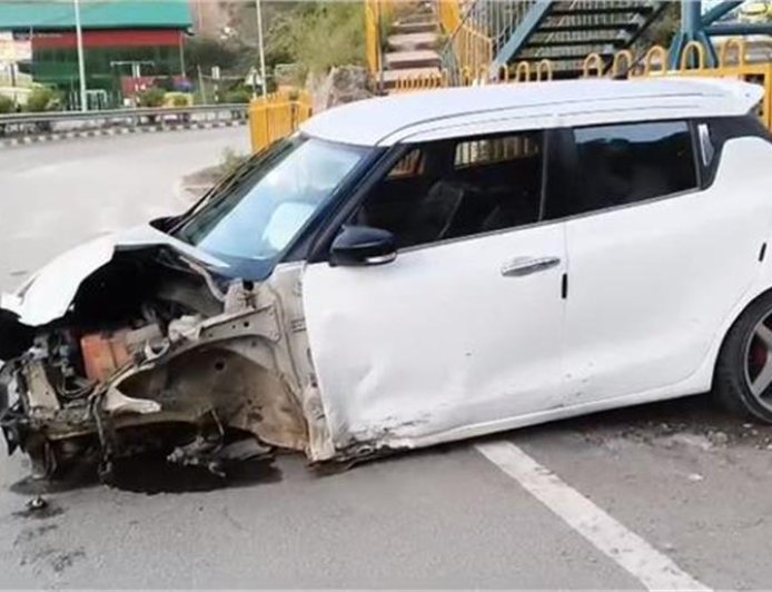 सोलन में चलती कार का अचानक फटा टायर, मची अफरा-तफरी