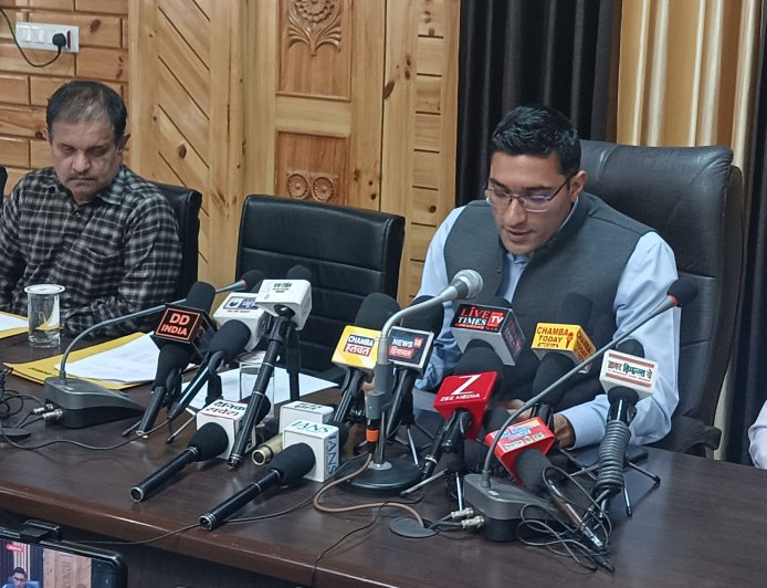 सफल एवं निष्पक्ष आयोजन को लेकर  व्यापक  व्यवस्थाएं सुनिश्चित — उपायुक्त मुकेश रेपसवाल