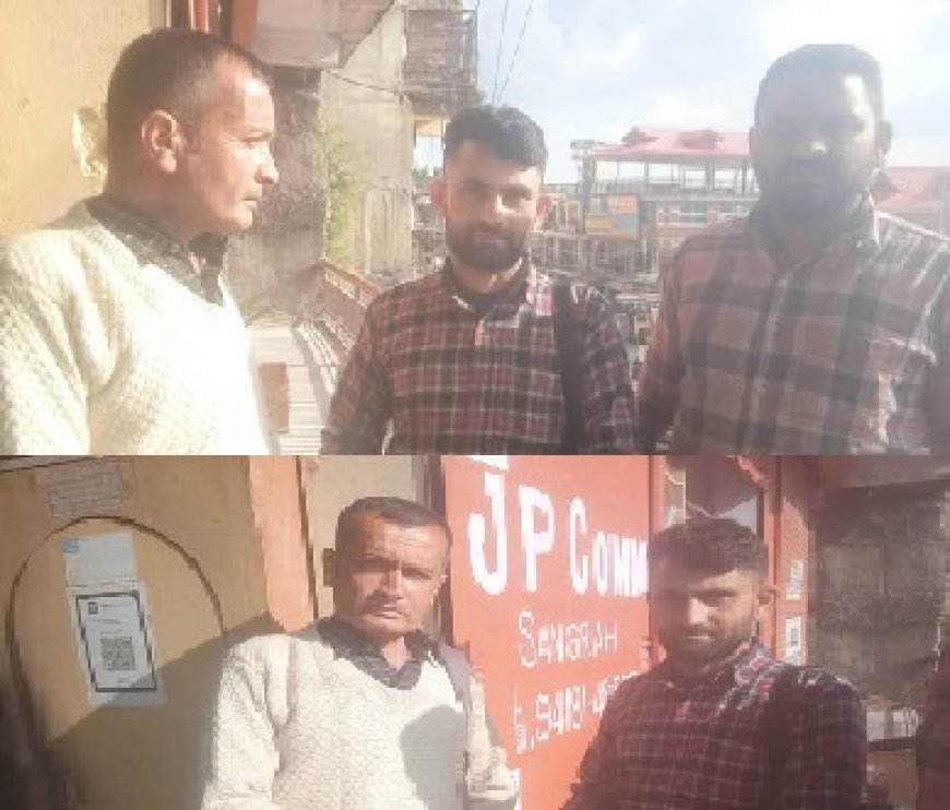 मीनू कोच के परिचालक एवं मालिक विरेंद्र सिंह उर्फ वीरू ने यात्री को उनका पर्स लौटाकर पेश की ईमानदारी की मिसाल 