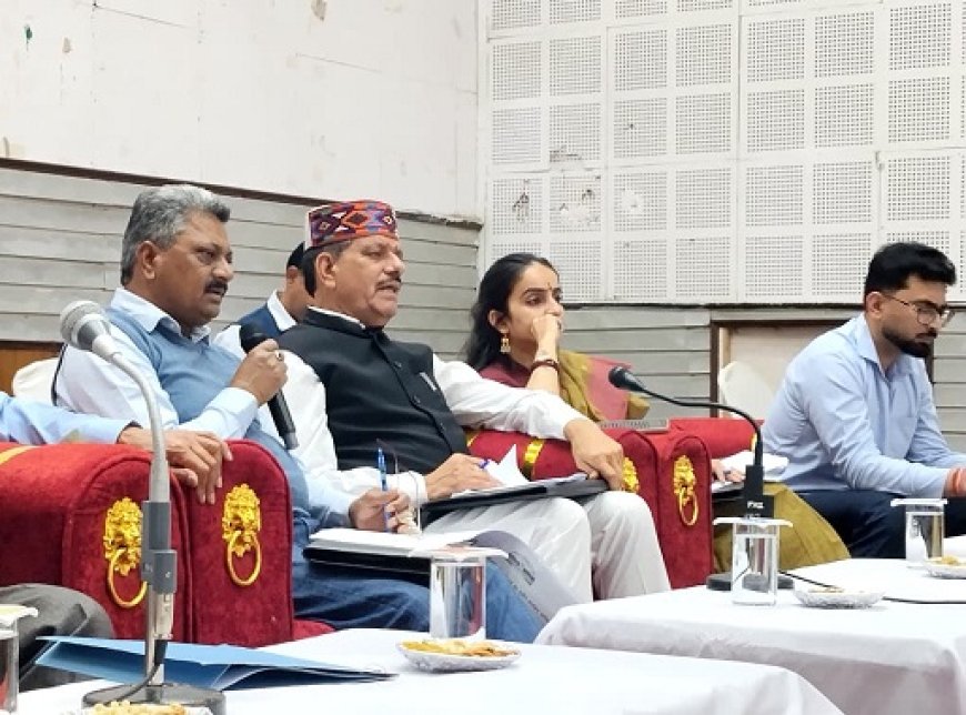 विकास कार्यों एवं योजनाओं के क्रियान्वयन में बनाए रखें तेजी  : सुरेश कुमार