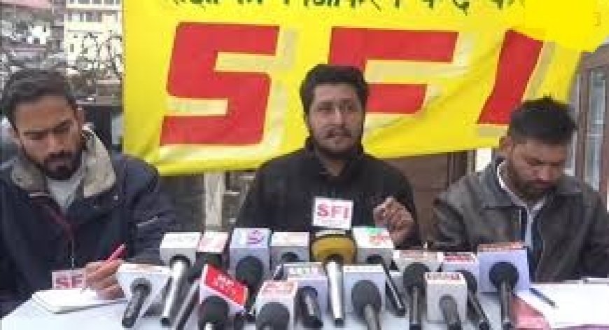 HPU में फीस बढ़ोतरी पर छात्र संगठन SFI का हमला, बोले छात्रों के भविष्य से खिलवाड़, शिक्षा को नहीं बिकने देंगे