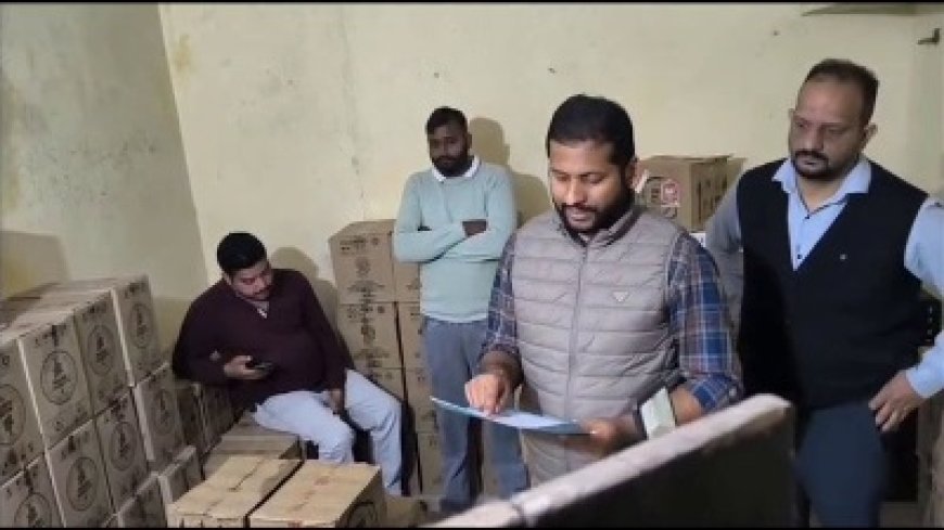 राज्य कर एवं आबकारी विभाग हमीरपुर ने पकड़ा शराब का बड़ा जखीरा,अपूर्व चंदेल के निर्देशों पर हुई कार्रवाई  
