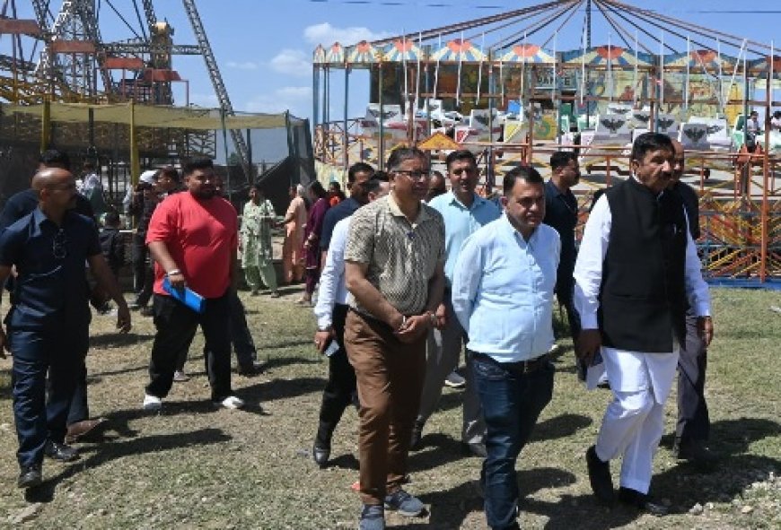 उपमुख्यमंत्री मुकेश अग्निहोत्री ने हरोली उत्सव में सजे बाजार, दुकानों व झूलों का किया अवलोकन