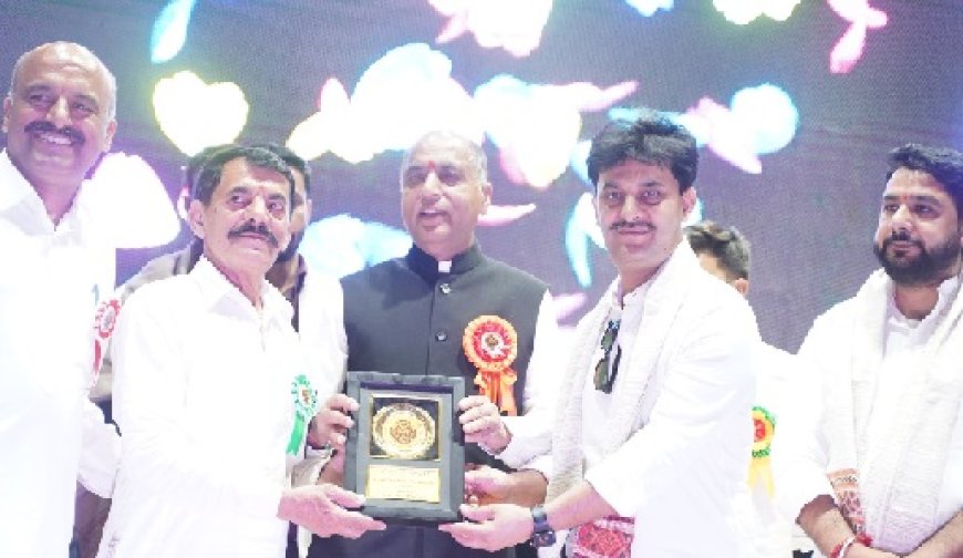 संगड़ाह के समाजसेवी सूरत कंठ ने हाटी समिति को दिए 1 लाख,चंडीगढ़ में आयोजित भादरी उत्सव में पूर्व सीएम ने किया सम्मानित  