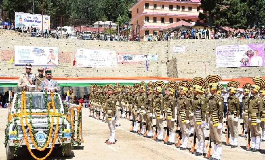 राज्य स्तरीय हिमाचल दिवस अवसर पर मुख्यमंत्री ने फहराया राष्ट्रीय ध्वज