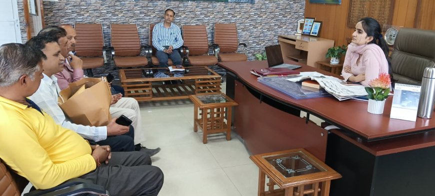 प्राकृतिक खेती से उगाई फसलों और घराट के आटे की मार्केटिंग में करेंगे मदद : गंधर्वा राठौड़