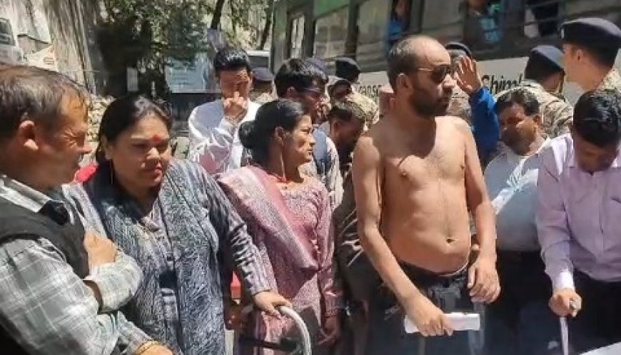 शिमला में दृष्टिहीन संघ ने अपनी मांगों को लेकर संगठन के सदस्यों ने प्रदेश सचिवालय के बाहर दिया धरना-प्रदर्शन 