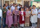 भाजपा की जीत पर नाहन में जश्न का माहौल, भाजपा कार्यकर्ताओं ने गुन्नू घाट में रसगुल्ला और झालमुड़ी बांटकर जताई खुशी