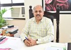 मुख्य विकास अधिकारी डॉ. ललित नारायण मिश्र साइकिल चलाकर पहुंचे जिला कार्यालय जनसुनवाई कार्यक्रम में