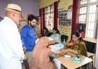 मॉडल मतदान केंद्र रंधाड़ा में स्वास्थ्य सेवाओं की अनूठी पहल, मतदान के साथ स्वास्थ्य जांच का भी मिला लाभ,
