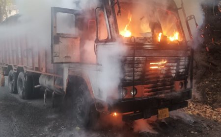 नाहन-पांवटा हाईवे पर चलते ट्रक में लगी आग, लाखों का नुकसान; दमकल विभाग ने टाला बड़ा हादसा