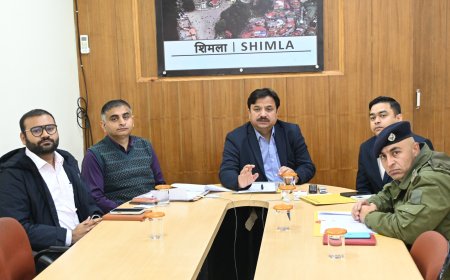 नशे के कारोबार में संलिप्त लोगों की रिपोर्ट एसडीएम को भेजें पटवारी - उपायुक्त