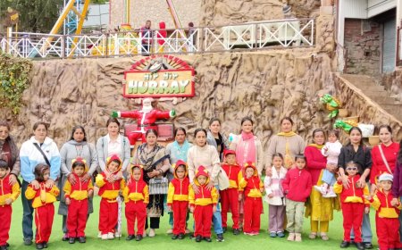 कुफरी में गूंजा मां के प्यार का उत्सव, शेमरॉक रोजेज प्ले स्कूल ने मनाया यादगार मदर्स डे