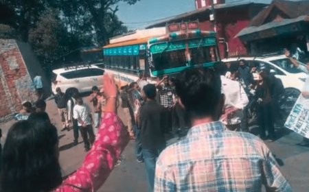 नीट यूजी पेपर लीक मामले में एसएफआई का शिमला में प्रदर्शन, समरहिल चौक पर लगाए नारे