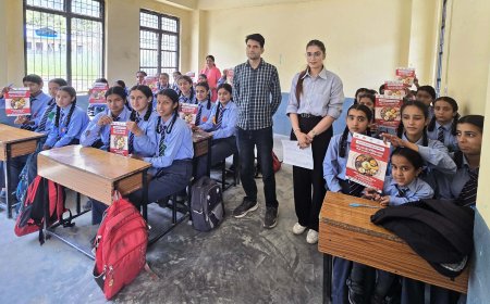 पीरन स्कूल  में एचपीवी टीकाकरण बारे बालिकाओं  को किया जागरूक