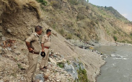 टौंस नदी में समाई बोलेरो, चालक समेत अन्य लोगों की तलाश जारी, एसडीआरएफ और पुलिस राहत एवं खोज अभियान में जुटी