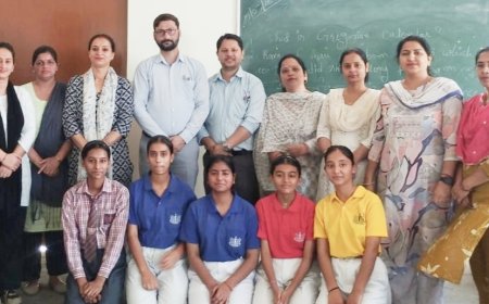 दुग्गलस  कैरियर पब्लिक स्कूल के विद्यार्थियों ने इस वर्ष भी दसवीं व12वीं के परीक्षा परिणाम में किया शानदार प्रदर्शन 