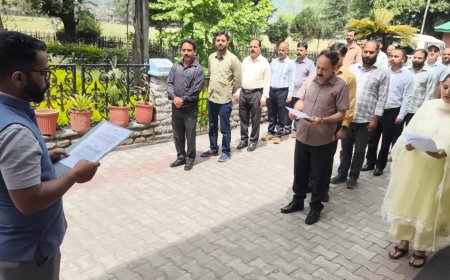 अतिरिक्त उपायुक्त अमित मैहरा ने आतंकवाद एवं हिंसा के विरुद्ध अधिकारियों एवं कर्मचारियों को दिलाई शपथ