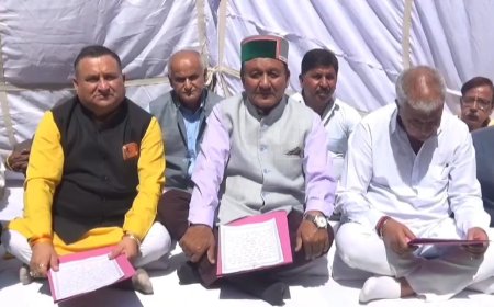 राजीव गांधी की पुण्यतिथि पर शिमला स्थित कांग्रेस कार्यालय में अर्पित की गई श्रद्धांजलि