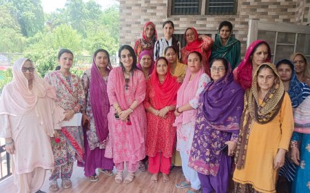 एचपीवी वैक्सीनेशन की शत-प्रतिशत कवरेज के लिए स्वयं फील्ड में उतरीं डीसी