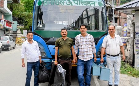 मतदान प्रक्रिया के लिए पोलिंग पार्टियां रवाना—उपायुक्त एवं जिला निर्वाचन अधिकारी मुकेश रेपसवाल