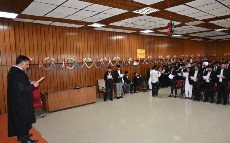 महाधिवक्ता ने 60 नवप्रवेशी अधिवक्ताओं को दिलवाई शपथ