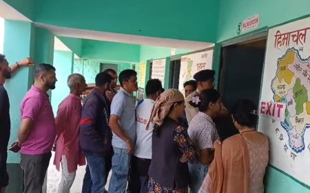 दूसरे चरण में सिरमौर की 90 पंचायतों में मतदान जारी, युवा मतदाताओं में मतदान को लेकर उत्साह