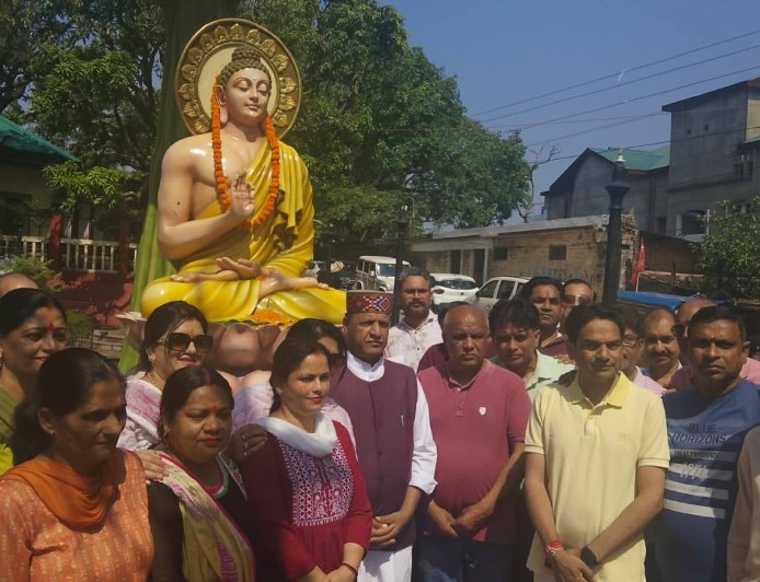भगवान महात्मा बुद्ध जयंती पर भाजपा कार्यकर्ताओं ने महात्मा बुद्ध को श्रद्धा सुमन किए अर्पित