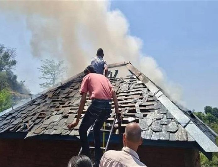 हमीरपुर में पशुशाला में लगी भीषण आग, एक गाय की जलकर मौत