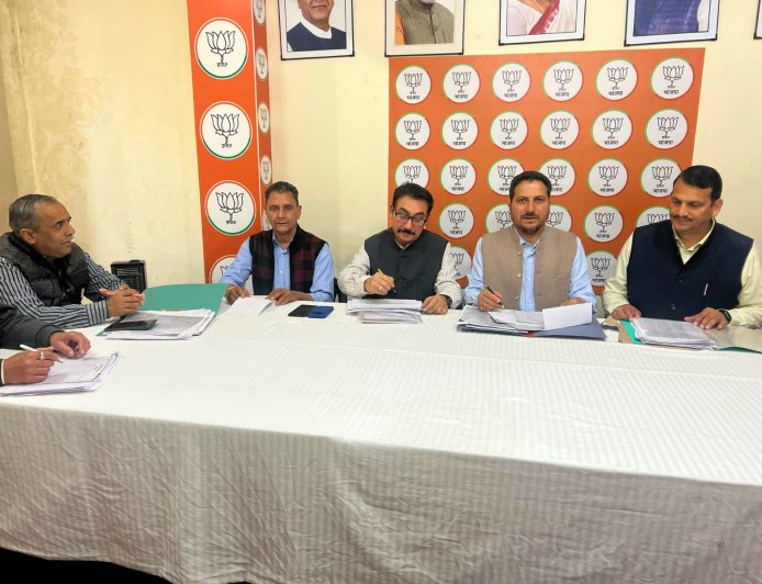 चुनावों को लेकर भाजपा की रणनीति तेज—जिला परिषद से लेकर नगर निकायों तक कांग्रेस को करारी हार देने का संकल्प”: विपिन परमार