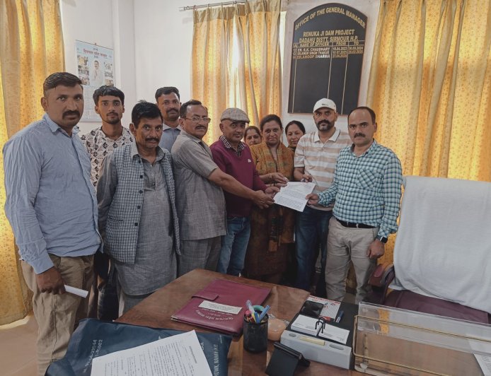 रेणुका बांध विस्थापितों ने सौंपा मांग पत्र, मांगे पूरी न होने तक टेस्टिंग रोकने का ऐलान