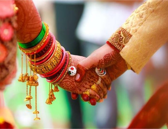 मंडप में पहुंचा पहला पति...दूसरी शादी रुकी, दूल्हा-दुल्हन मौके से फरार