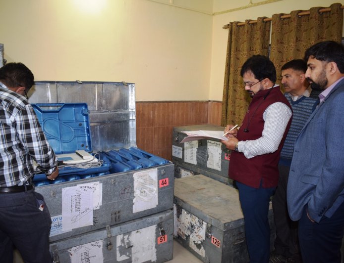 नगर निगम सोलन के निर्वाचन के लिए 30 ई.वी.एम. भण्डारण कक्ष में रखवाई गई