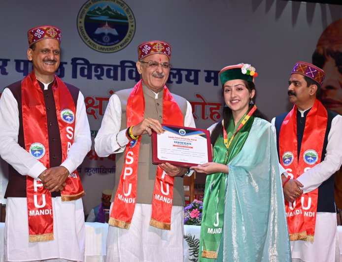 राज्यपाल ने सरदार पटेल विश्वविद्यालय मण्डी के दीक्षांत समारोह की अध्यक्षता की
