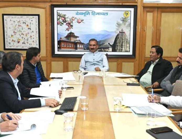 मुख्यमंत्री ने एचपीएमसी को सेब खरीद के लिए समुचित व्यवस्था करने के दिए निर्देश