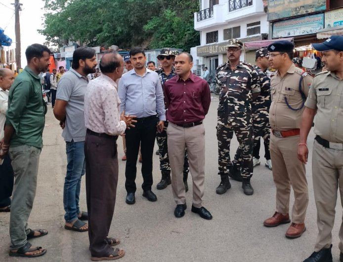चल रही चार धाम एवं आगामी कांवड़ यात्रा को लेकर जिलाधिकारी ने अतिक्रमण पर लिया सख्त संज्ञान