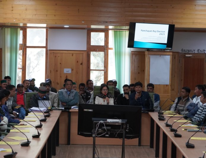 विकास खंड कल्पा में चुनावी कर्मियों को प्रथम चरण का प्रशिक्षण प्रदान