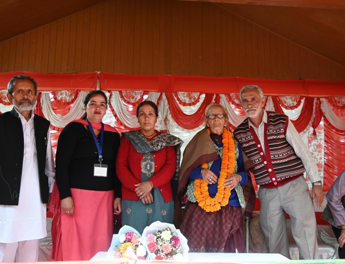 सिपुर मेले के शुभारंभ अवसर पर 90 वर्ष की वयोवृद्ध महिला मुरतू देवी ने मुख्य अतिथि के रूप में शिरकत